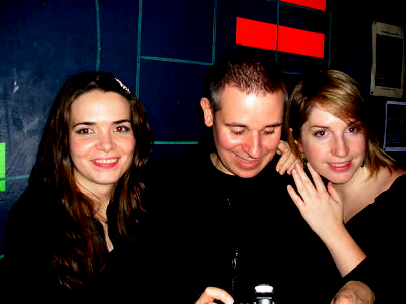 Hell, Pakomicro y Bel, 2009